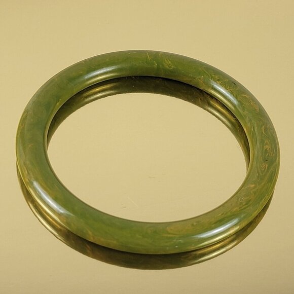 Vintage Bakelite Bangle Bracelet Green Moss 8 In 8.2 mm Wide - Picture 1 of 9